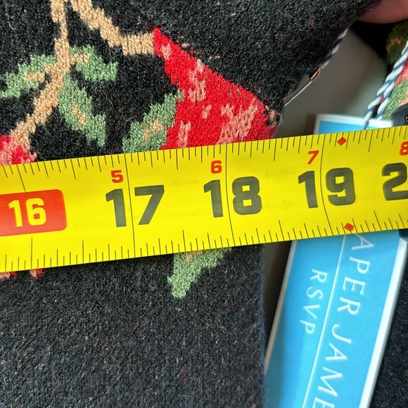 NEW! Draper James Rose Floral Cardigan Sweater Size Small Gold Buttons - Picture 8 of 9